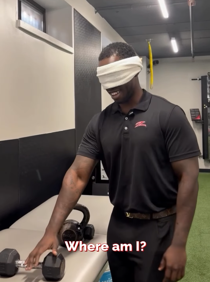 Exercise physiologist guessing weights at Zarett Rehab